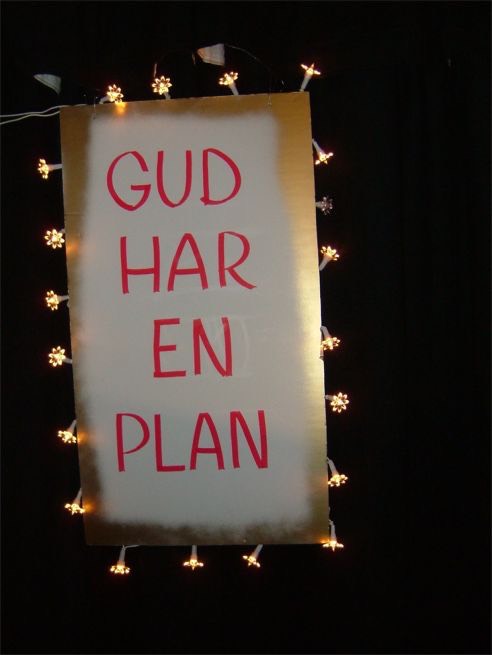 Vid ingången till nästa rum finns detta anslag.