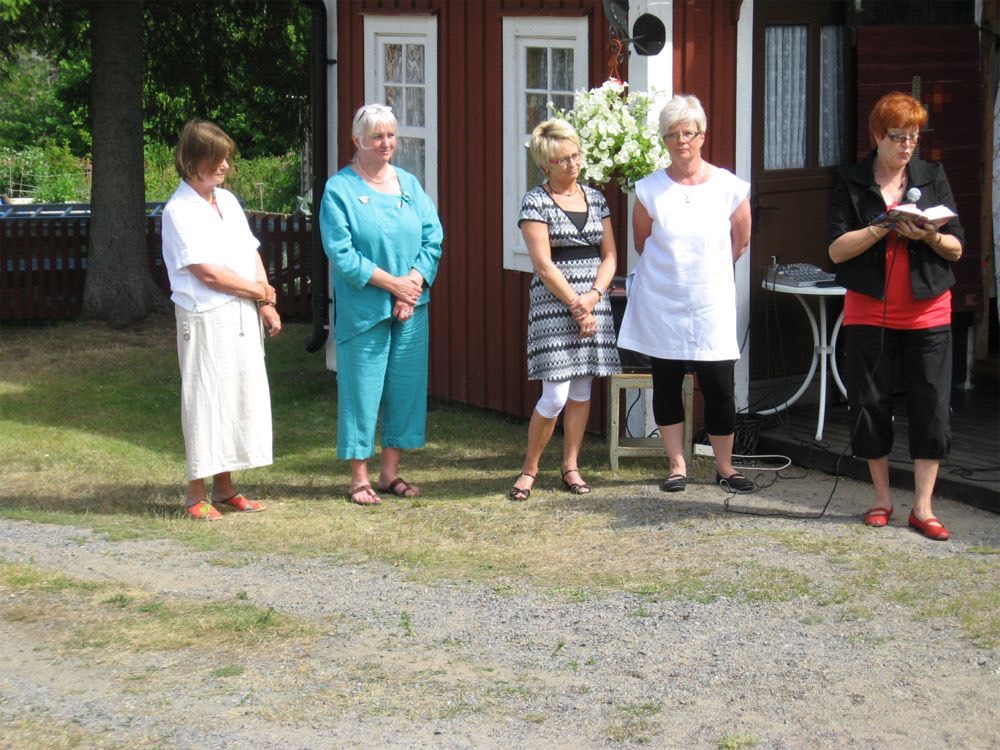 Diktläsning utanför utställningslokalen - 5/7 2008.