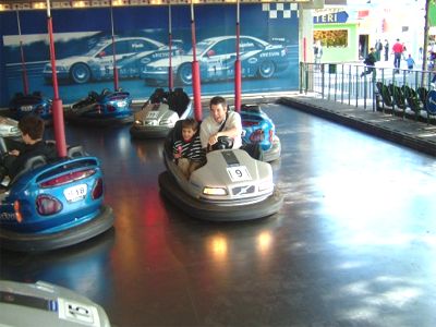 Jonas och Daniel i radiobilen, 17/5 -04