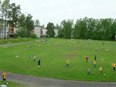 ... fotbollsskola i Vendelsö, 14/6 -04