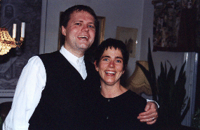 Åsa och Mats dagarna före sin flytt till det stora landet i väster. Inte verkar de ha någon resfeber! 1999-03-27