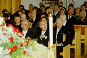 Susanne hade själv valt ut sångerna och musiken. Här lyssnar man intensivt på solosången "Der Herr ist mein getreuer Hirt", bearbetad av Paul Besser. 2000-05-01 Foto: Leif Kennerberg