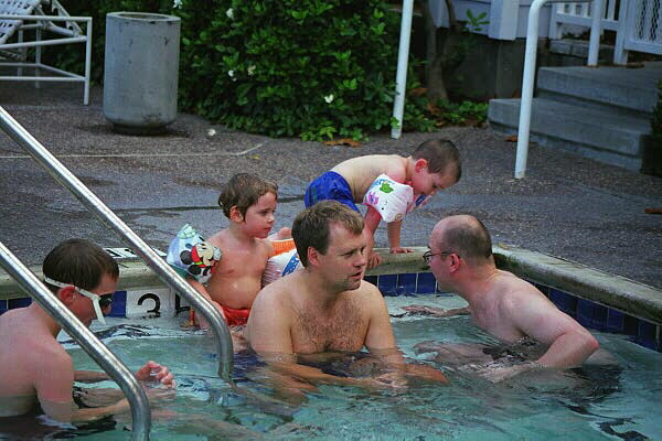 Det var varmt och skönt i bubbelpoolen. 29/10 -00.