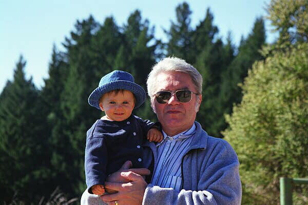 Max & Morfar. 3/11 -00.