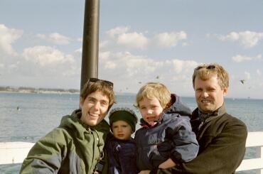 Åsa, Max, Felix & Mats på piren i Santa Cruz. 11/11 -00