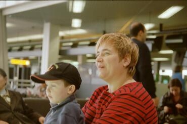 Väntans tider på flygplatsen Schiphol. Adam & Marita. 13/11 -00