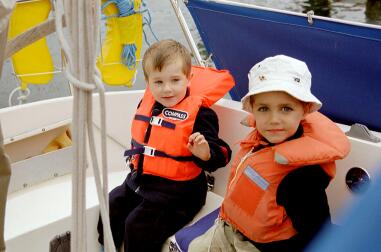 Adam och Jonas på segeltur, 6/7 2000.