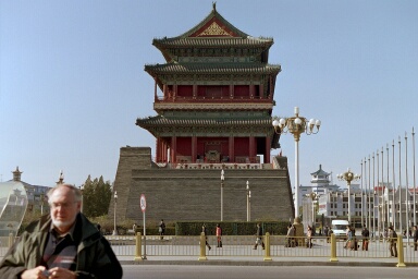På väg till Himmelska Fridens Torg, Peking, 2/11 -02