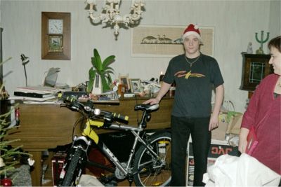 Isak har fått en cykel, 24/12 -02