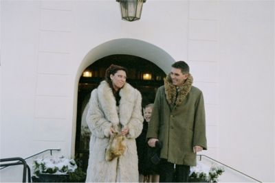 Maude & Pelle på väg ut från kyrkan, 31/12 -02