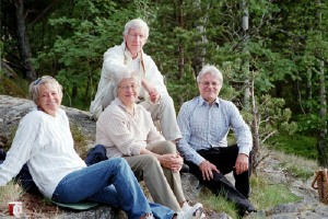 Korvgrillning: Cina, Lena, Ken. Ivan ...