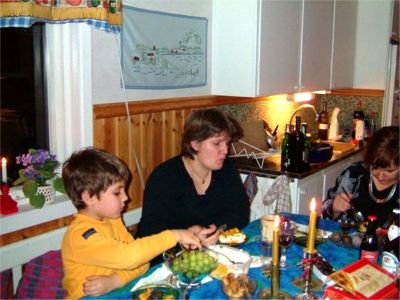 Jonas, Berit och Marita, nyårsafton på Danhäll, 31/12 -03