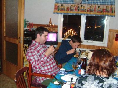 Daniel, Lukas och Marita, nyårsafton på Danhäll, 31/12 -03