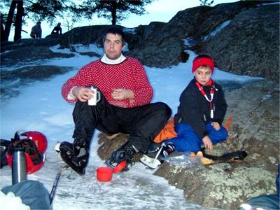 Daniel och Jonas fikar, 18/1 -04