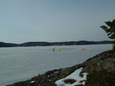 Skridskoseglare far förbi, 19/2 -04