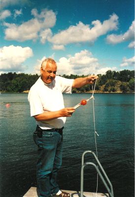Christer kollar badtemperaturen - godkänt, 14/8 -03
