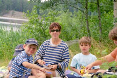 Tid för lunch vid Tyresö-Flatensjön, 15/7 -03