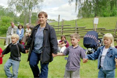 Midsommardans i Hembygdsparken, Broaryd, 20/6 -03