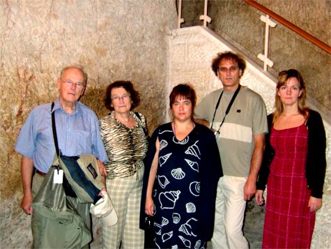Fritz, Ella, Marita, Claes o Maria i källarhålorna i Kaifas palats, 29/10 -05
