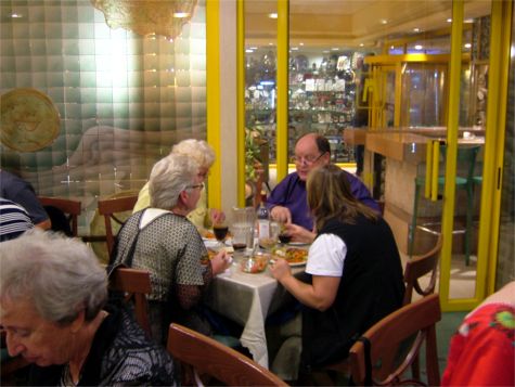 Avskedsmiddag på hotellet. 10/11 -05
