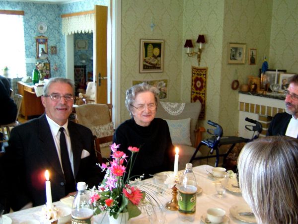Edith bjöd på smörgåstårta på Kråkeryd, 4/8 -06