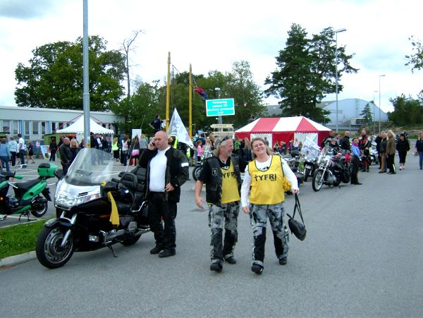 ... Peter, Lasse L och Liv från TYFRI MC.