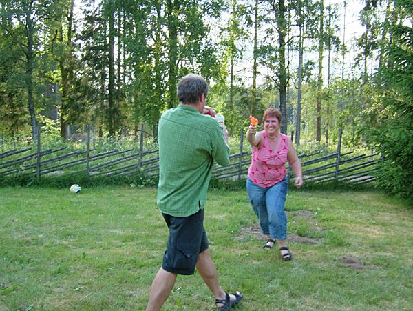 Marita startar vattenkrig mot Mats ...