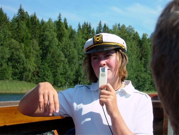... och informerade oss om bygden, folket, geologin och trollen m m, 8/8 -06