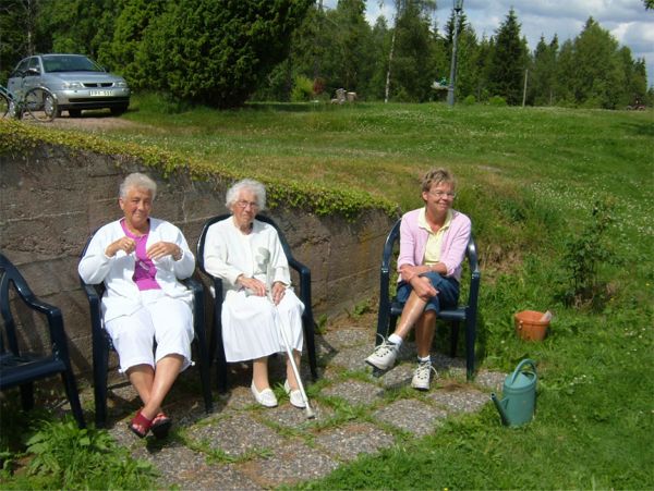 Här är det skont i solen, Elsie, Greta och Siv, 24(6 -06