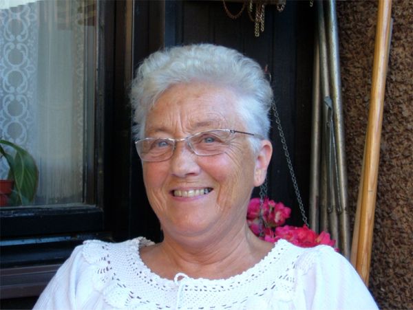 Elsie på sin mors balkong i Jönköping, 1/7 -06