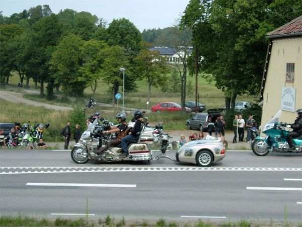 ... förbi - totalt omkring 20.000 MC-fordon, 19/8 -06