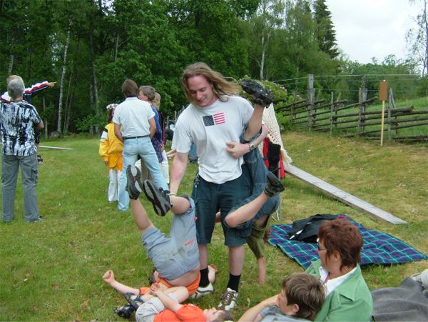 Storebror Isak är populär att "gnabbas" med, 23/6 -06