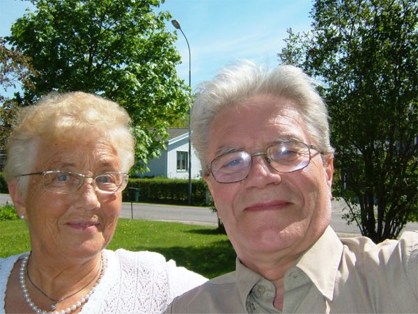 Elsie & Ivan i Märtas trädgård (självporträtt), 11/6 -06