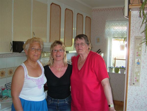 Elsie, Märtas dotter Monika och Märta, 12/6 -06
