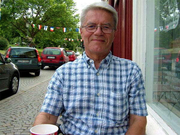 ... på en gatuservering i Gränna, 7/8 -06 Högra bilden: Karta över rutten för De Trollska Båtturerna på Bunnsjöarna och sjön Ören. Starten utgår från Brunnströmsbadet. Totalt tog resan 2 timmar och 40 minuter och turen blev ca 2,6 landmil. En trevlig upplevelse!