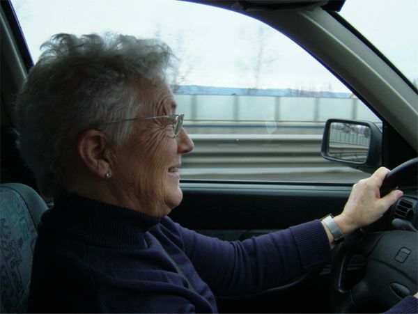 Elsie rattar bilen mot Stockholm, 19/2 -07