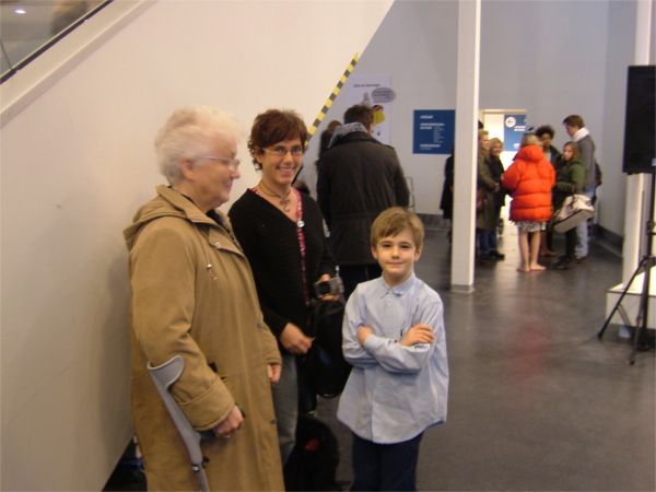 Elsie, Åsa och Max på IKEA - där Max skall sjunga; 25/11 -07