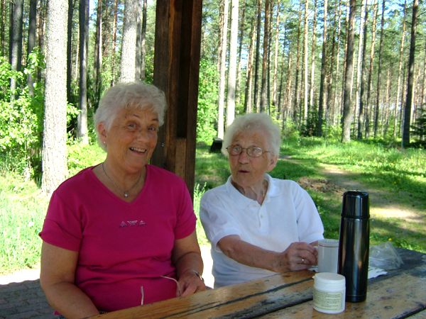Den årliga bergsjöresan - rast vid Tallskogen; 6/6 -07