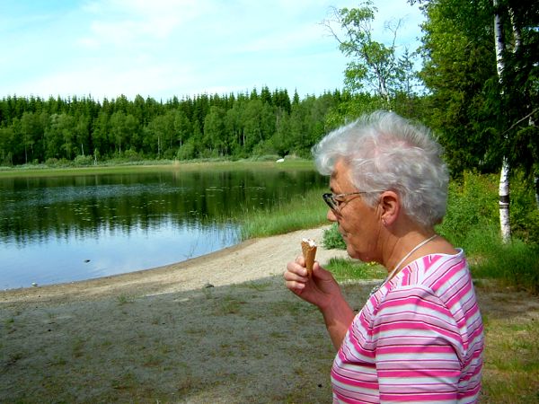 Det smakar gott med glass på rasten; 9/6 -07