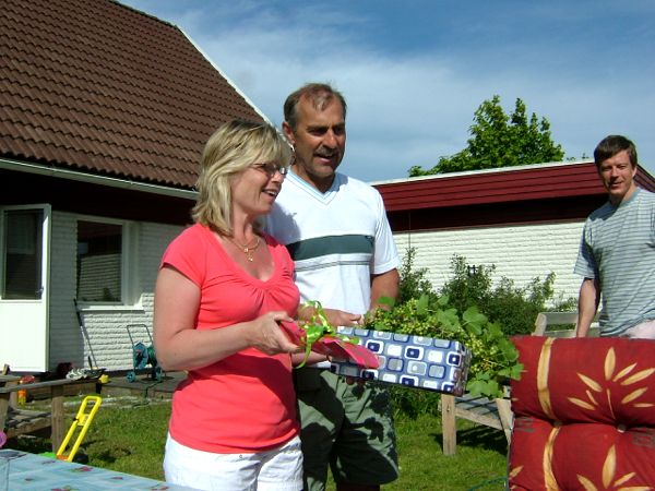 Monica & Stig uppvaktar Martina i Sörberge; 9/6 -07