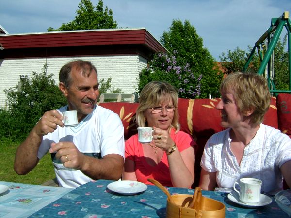 Födelsedagskaffe: Stig, Monica och Martina; 9/6 -07