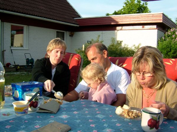 Sent om sider blev det både mat och tårta; 9/6 -07