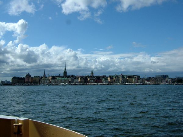 På väg tillbaka efter lunchen på Fjäderholmarna; 29/7 -07