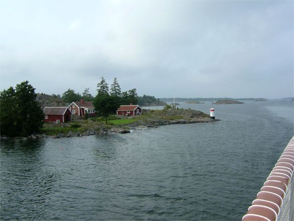 Här har vi just passerat Jungfrusund på väg in mot Västervik; 12/8 -07