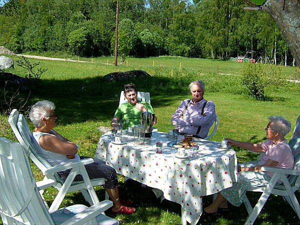 Elsie och Greta besöker Eva & Gustav Örn; 4/6 -08