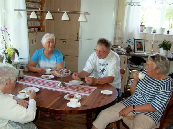 Greta och Elsie på besök hos Ove & Annette Eriksson; 9/6 -08