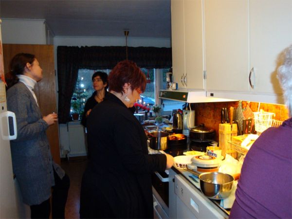 Lilljulafton - maten förbereds i köket; 21/12 -08