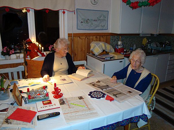 Korsordslösning, tidningsläsning m m; 30/12 -08