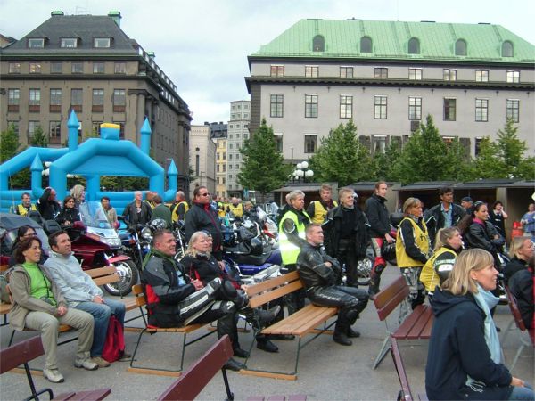 Publikbild från Kungsträdgården; 28/8 -08