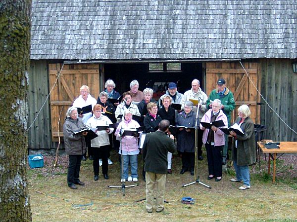 Valborgsmässoafton i Broaryds hembygdspark - körsång och tal; 30/4 -08